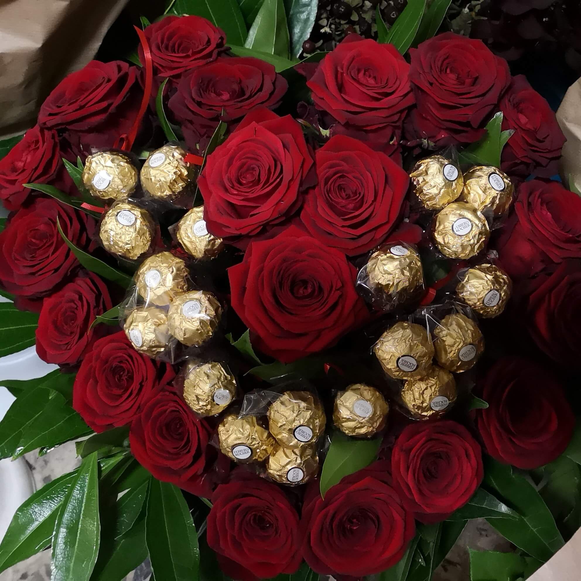 Cuore rosso e Ferrero Rocher - Blooms Shop