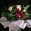 BloomsUp romantico con rose e alstromerie